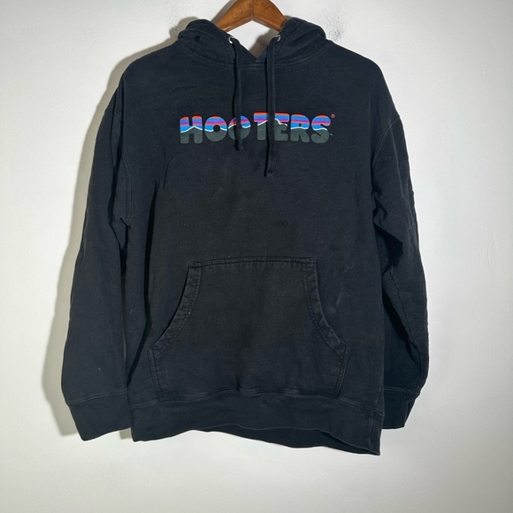 Hooters Black Sweater with Gradient Text and Relaxed Fit - Picture 1 of 3